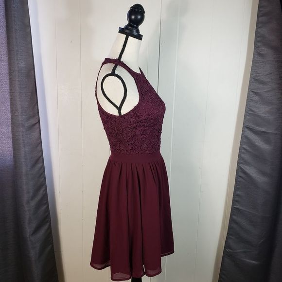 LULUS Burgundy Lovers Game Lace Skater Halter Dress Size Extra Small - Picture 4 of 5